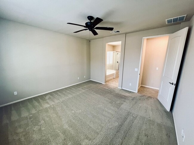 Building Photo - Gorgeous 2 bedroom and 2 bathroom home in ...