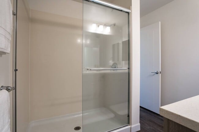 Building Photo - Furnished Townhome with Garage, 3 bedroom/2.5 Bathroom at Kamalani Flats