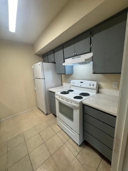Building Photo - 16111 Aspenglen Dr