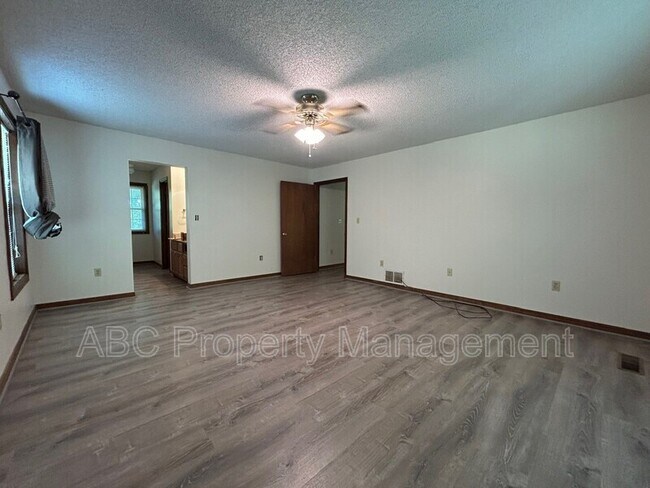 Building Photo - 4084 N Lexington Ln
