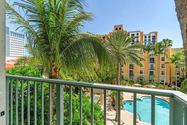 Building Photo - 720 S Sapodilla Ave