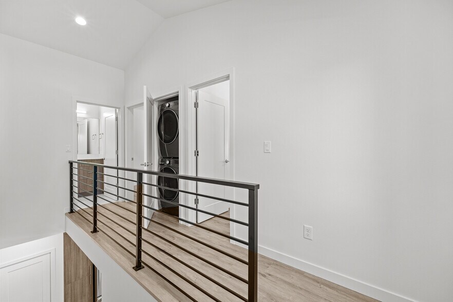 Building Photo - 2544 NE 143rd St