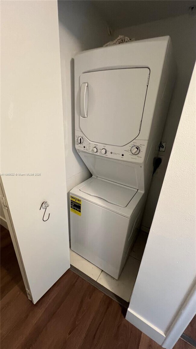 Building Photo - 2775 NE 187th St