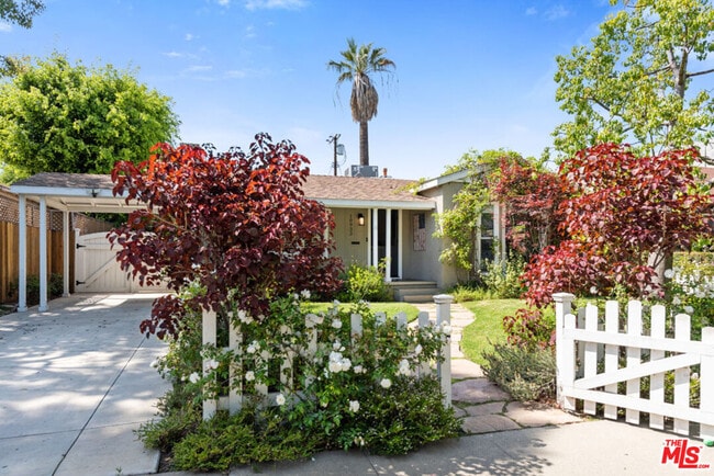 Building Photo - 10933 Ayres Ave