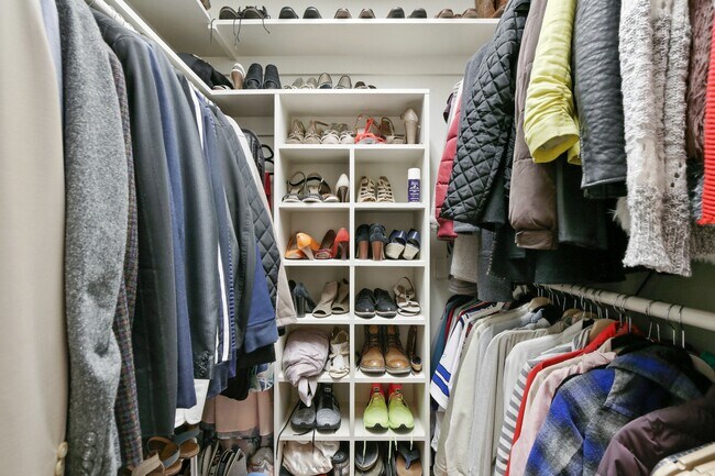 Building Photo - Jewel of Home, Large Lot,  in Wonderful Walkable Neighborhood!