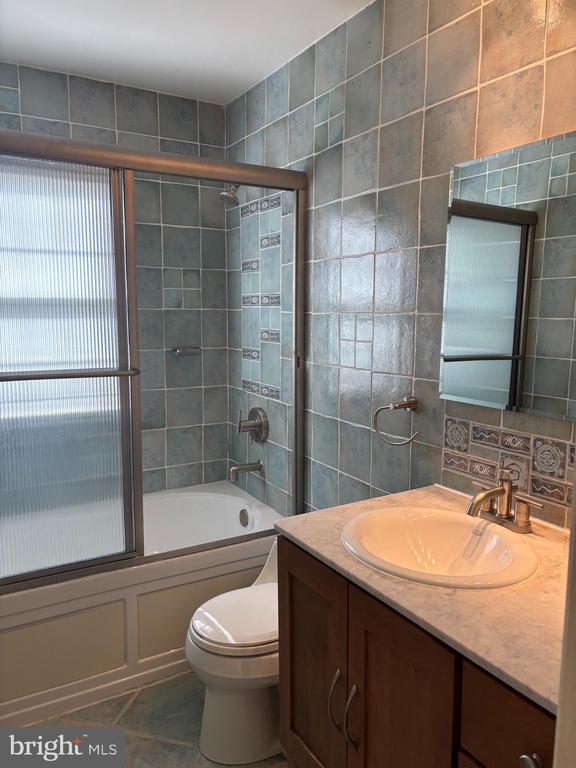 Building Photo - 1249 Derbyshire Rd