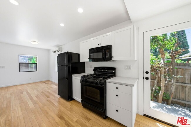 Building Photo - 1739 N Ave 46