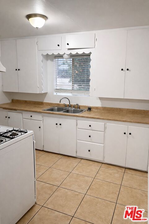 Building Photo - 993 W Hays St