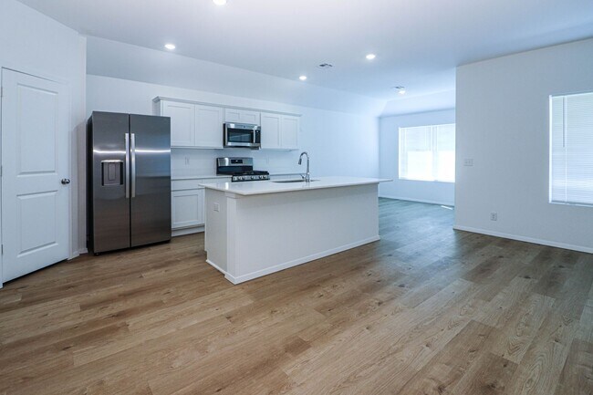 Building Photo - 3202 S 15th Pl