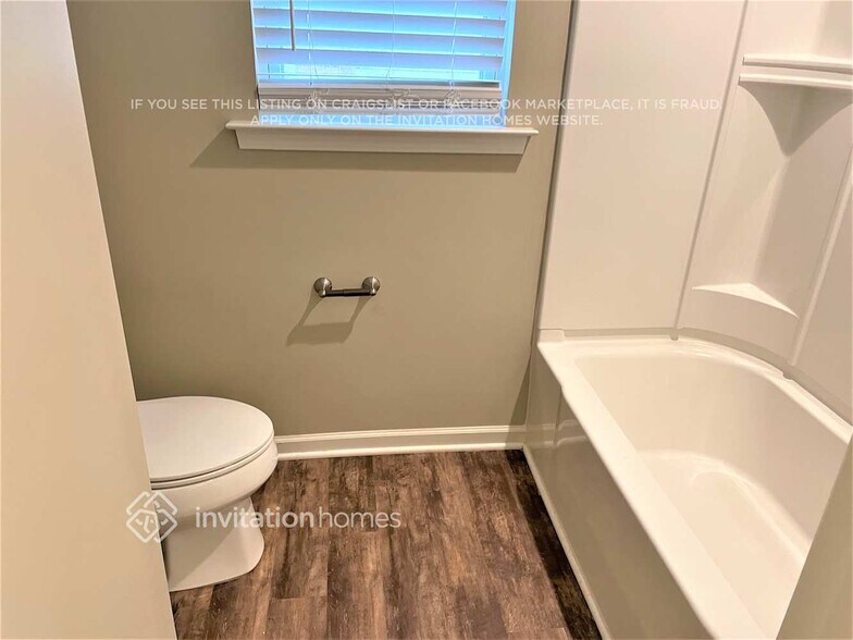 Building Photo - 15824 Homecoming Way