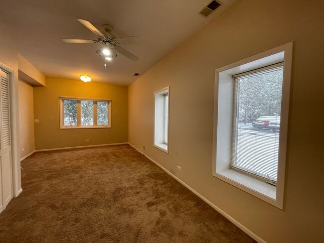 Building Photo - Nice and Spacious 1 Bedroom 1 Bath with Attached 1 Car Garage located in Wauconda!