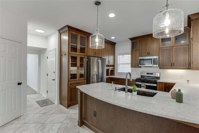 Building Photo - 1840 Oak Tree Hollow