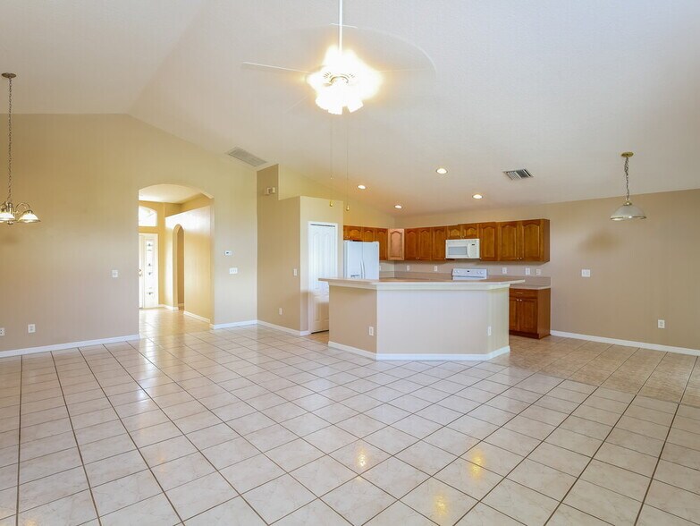 Building Photo - 22646 Hawk Hill Loop