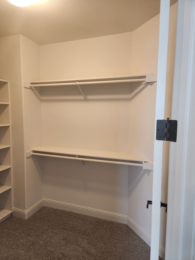 Building Photo - Great Santa Rosa Neighborhood 3 Bedroom, 2.5 Bathrooms