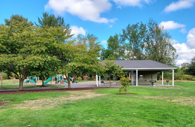 Building Photo - Beautifully appointed 4-Bedroom 2-bathroom...