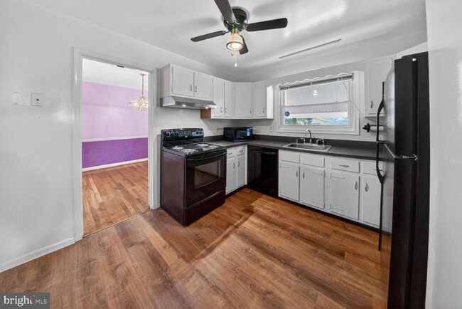 Building Photo - 2890 Balmoral Dr