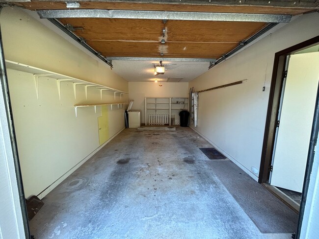 Building Photo - Black Mountain - Single Level Two Bedroom ...