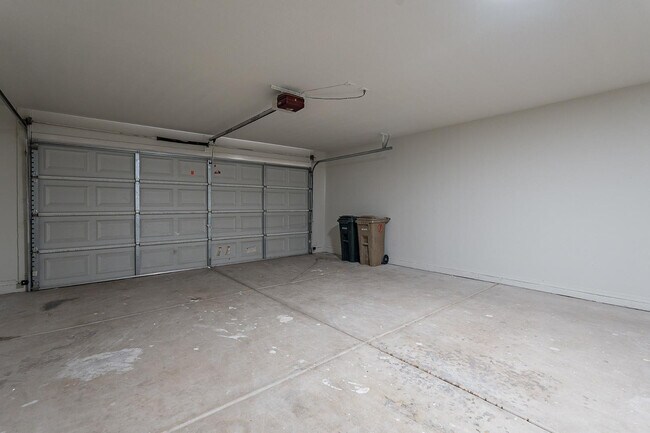 Building Photo - 338 N 152nd Dr