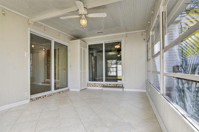 Building Photo - 815 W Lowry Ln