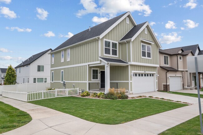 Building Photo - 554 S Church Dr