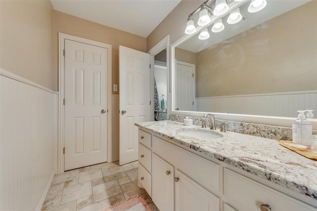 Building Photo - 704 Kleberg Ct