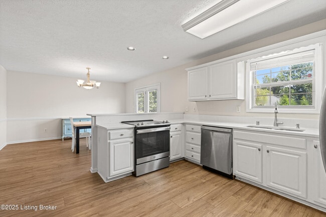 Building Photo - 8212 Grandel Pl