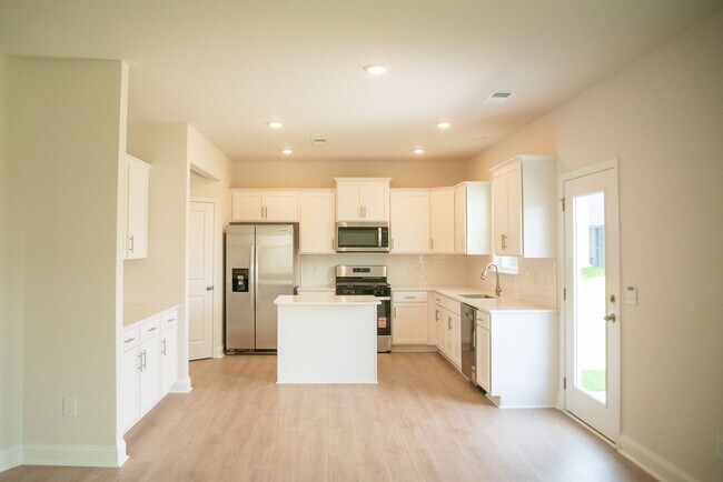 Building Photo - 307 River Trce Lp