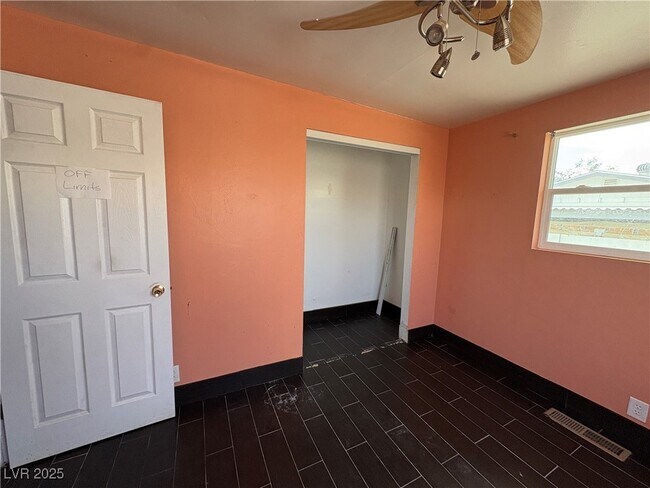 Building Photo - 249 Shoshone Ln
