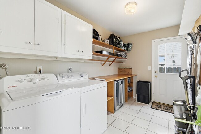 Building Photo - 473 Tamiami Dr