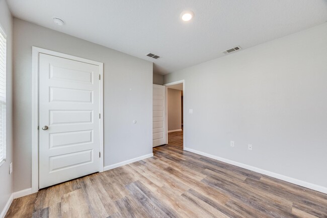 Building Photo - 310 Flounder St