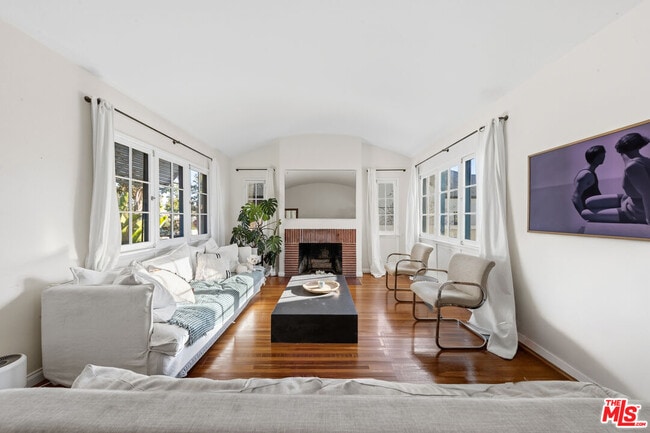 Building Photo - 2009 N New Hampshire Ave