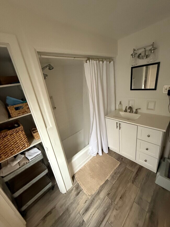 Building Photo - 248 Douglas Pike