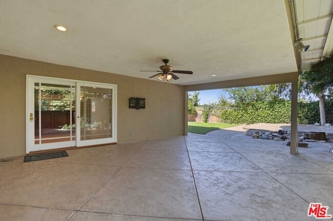 Building Photo - 6646 Franrivers Ave