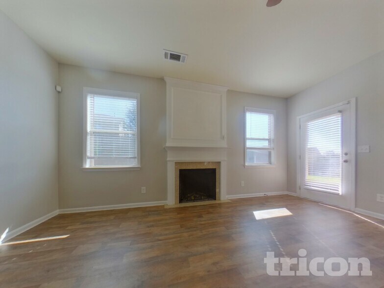 Building Photo - 33 Berwick Way