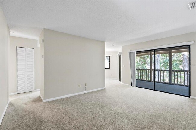Building Photo - 14 Oakmont Ct