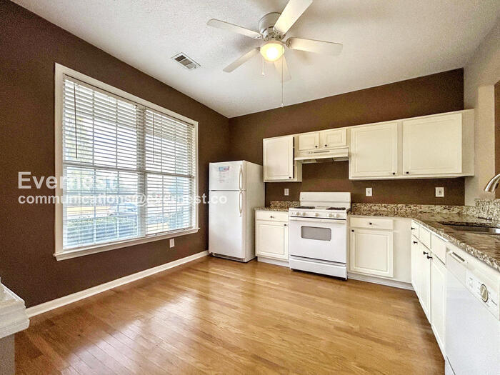 Building Photo - 2521 Heyoak Ct