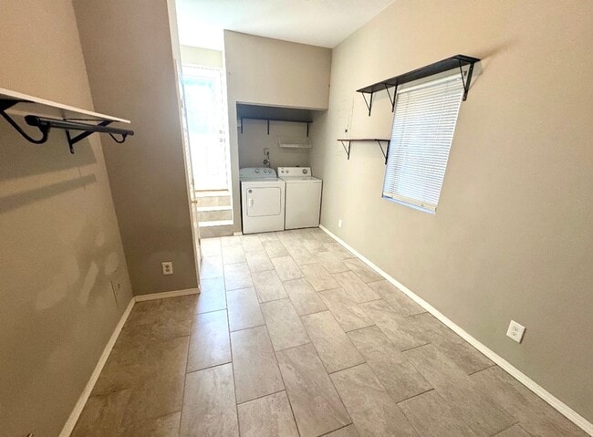 Building Photo - Charming and Remodeled 2 bedroom, 1 Bath within walking distance to everything on Brookside!