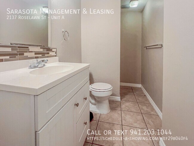 Building Photo - 2137 Roselawn St