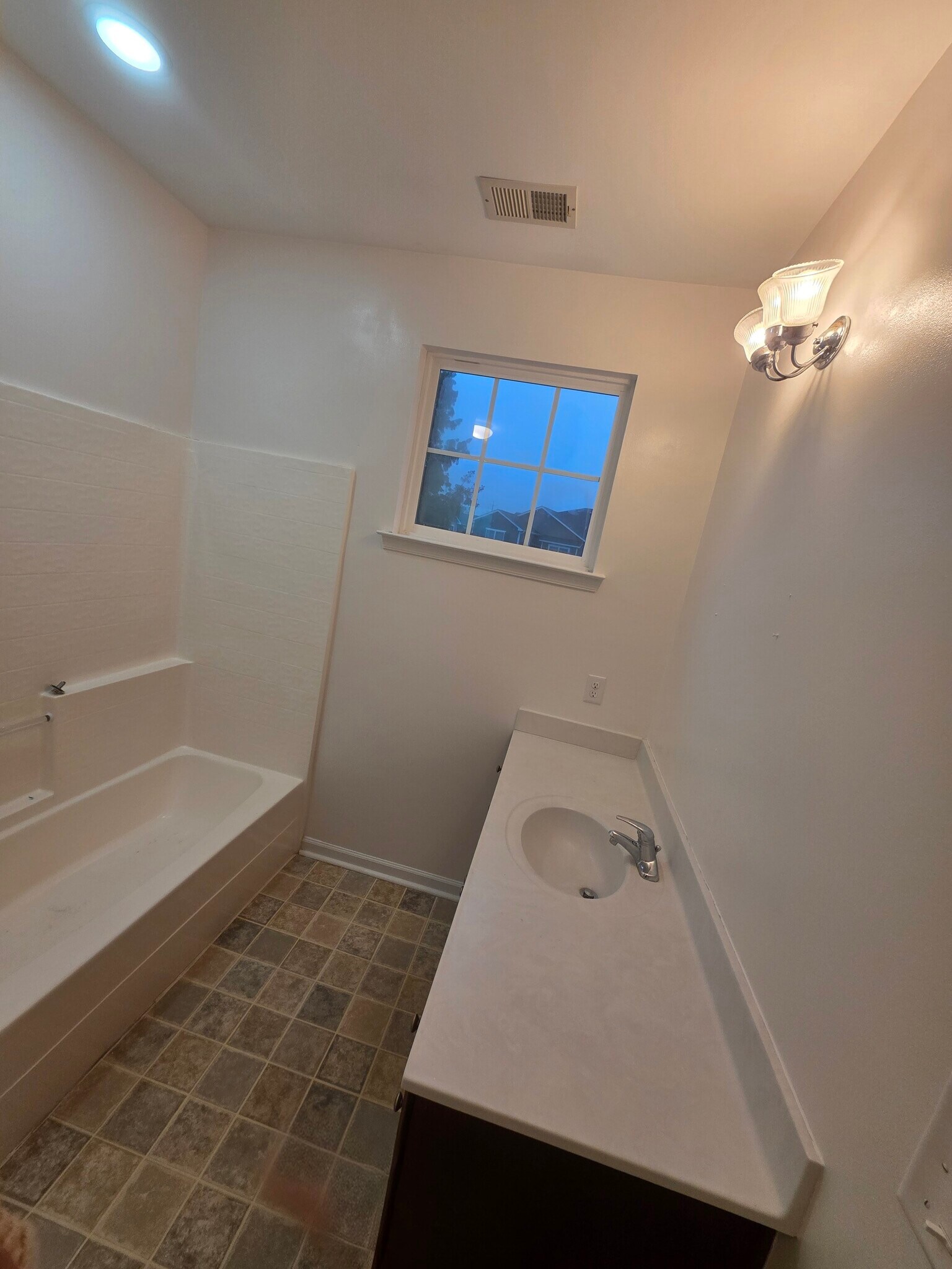 Building Photo - 730 Lacy Oak Dr