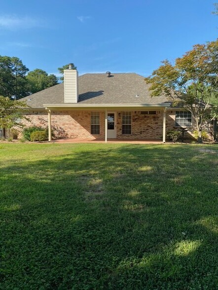 Building Photo - 5105 Woodgate Dr