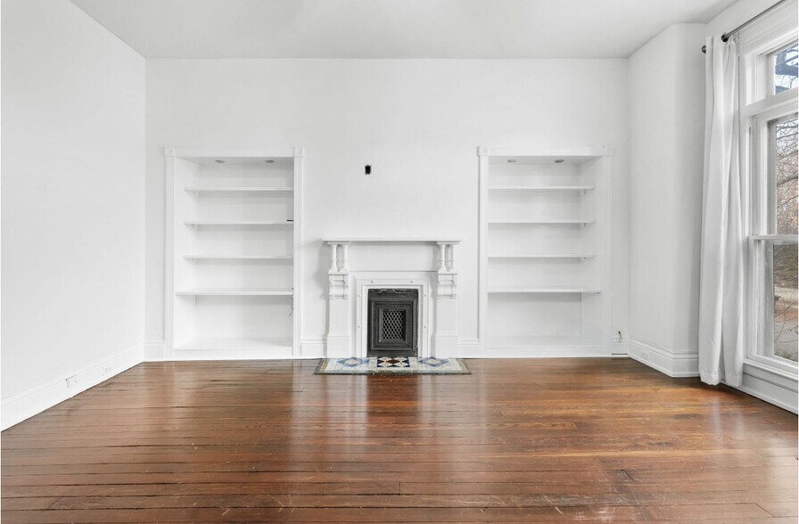 Living room - 1442 Christy Ave