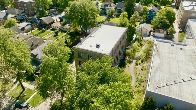 Building Photo - 117 S Lombard Ave