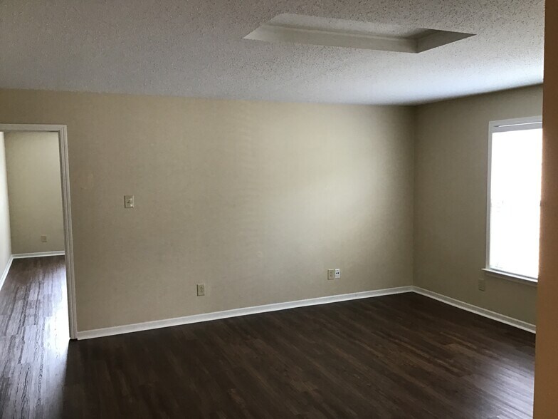 Building Photo - 12645 Republic Dr