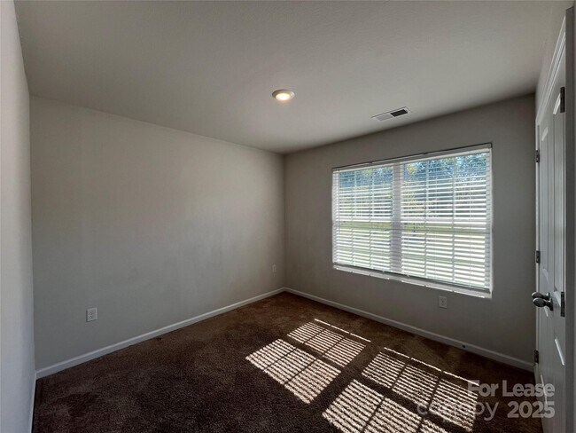 Building Photo - 1228 Phifer Rd