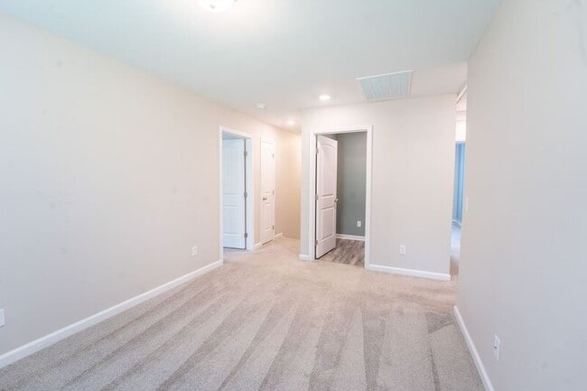 Building Photo - 257 Cromer St