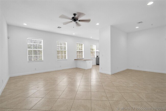 Building Photo - 6809 Lakeside Cir N