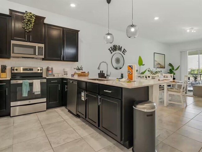 Building Photo - 1043 Splash Shot Pl