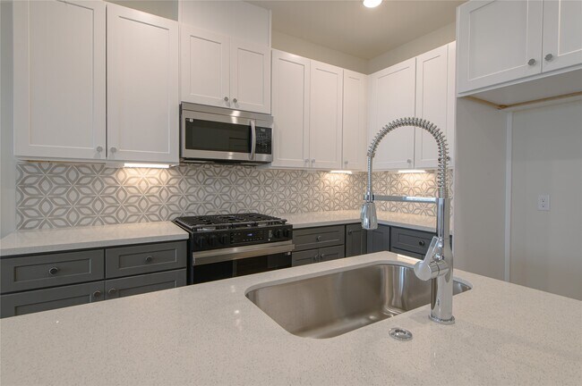 Building Photo - 881 Rachel St