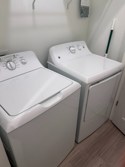 Building Photo - 1200 Taylor Cottage Cove