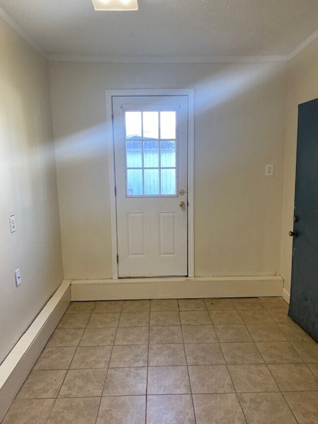 Building Photo - 4914 Pin Oak Dr